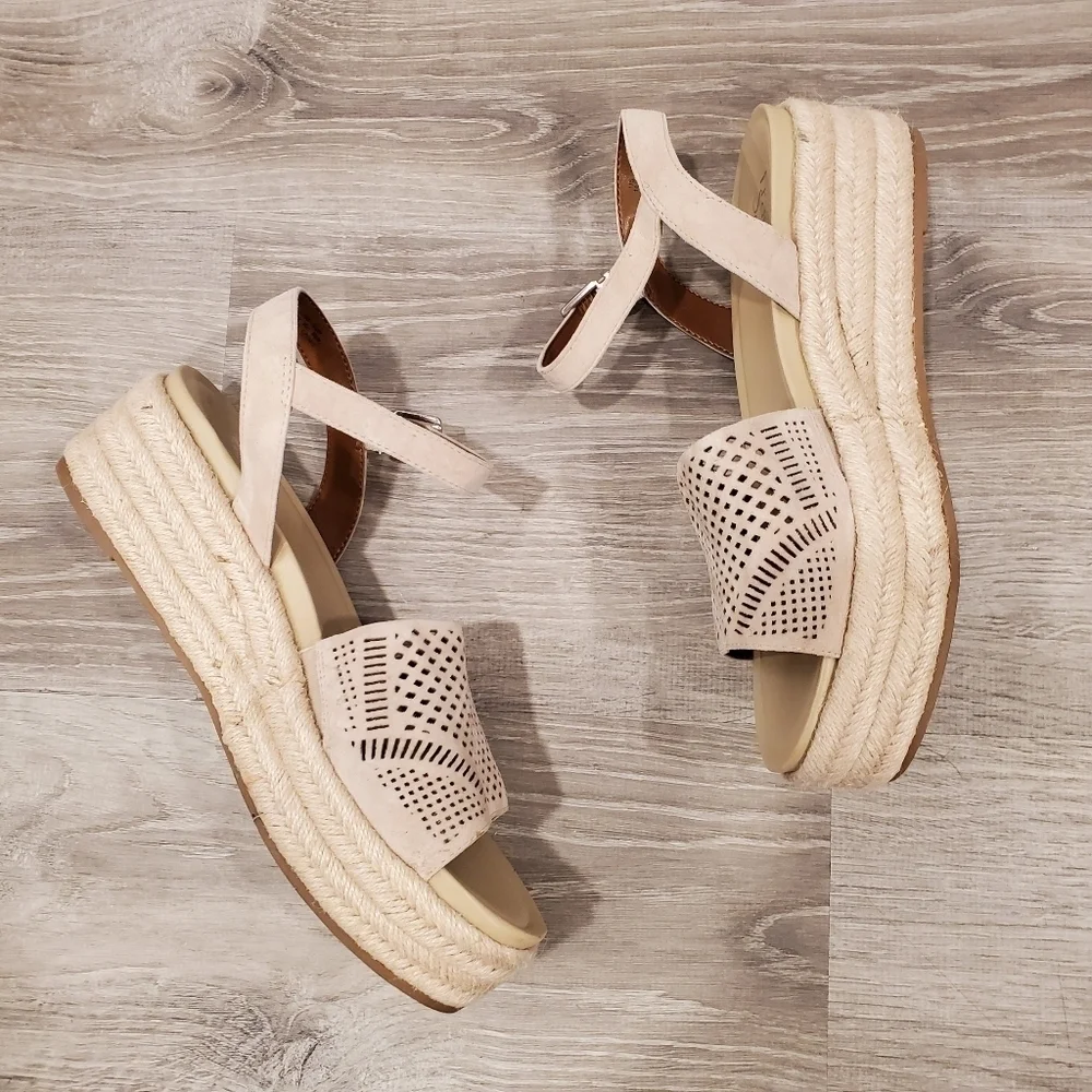 NEW Franco Sarto Tennia Espadrilles Beige